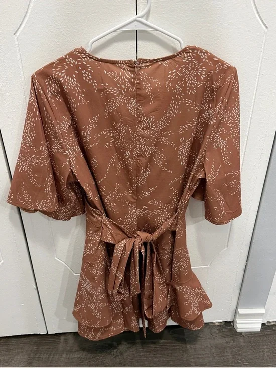 NWOT Brown and White Short Sleeve Romper - Picture 2 of 7